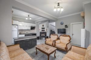 Η κουζίνα ή μικρή κουζίνα στο Villa with Pool in the Unique Nature of Mordoğan