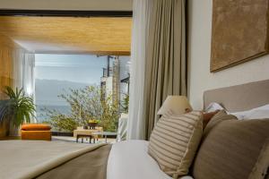 Postel nebo postele na pokoji v ubytování Dali Shuanglang Gesang Seaview Hotel