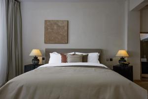 Postel nebo postele na pokoji v ubytování Dali Shuanglang Gesang Seaview Hotel