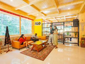 Posezení v ubytování The Hosteller Kasol