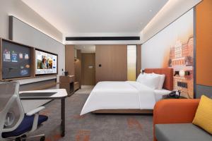 Una televisión o centro de entretenimiento en 北京传媒大学希尔顿欢朋酒店Hampton by Hilton Beijing Communication University