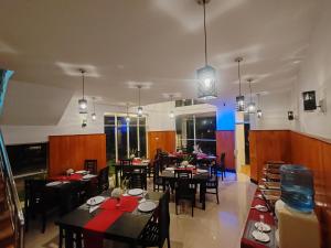 Restaurace v ubytování White City Villa