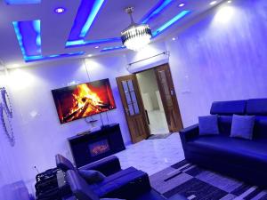 a living room with a couch and a fire place at 2chambres salon villa Thierno sene in Niakoul Rap