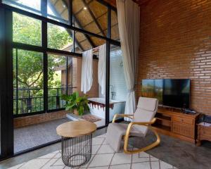 TV a/nebo společenská místnost v ubytování Cocoa Valley Resort