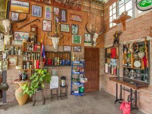 Lounge nebo bar v ubytování OYO 999 Baan Pak Rom Ruen