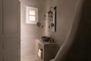 Koupelna v ubytování Cova Mykonos Suites