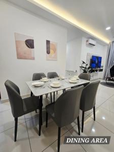 Φωτογραφία από το άλμπουμ του Comfy Cheras C180 Belakong Tradres Park 3BR 2 Bath Room 2 Carpark σε Cheras