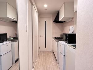 Η κουζίνα ή μικρή κουζίνα στο Home in Kyoto kiyomizu, city walk 5 minutes Kiyomizu Temple, washmachine, kitchen, TV in room&bathroom