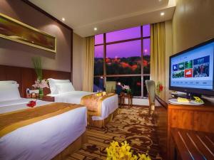 Televiisor ja/või meelelahutuskeskus majutusasutuses Hangzhou Xixi Nade Runzeyuan Hotel