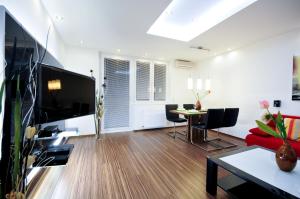 Telewizja i/lub zestaw kina domowego w obiekcie Apartment Giuliano Vienna