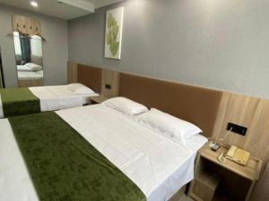 Ένα ή περισσότερα κρεβάτια σε δωμάτιο στο GreenTree Inn Wuhu Fangte Second Phase Nanxiang Wanshang Express Hotel