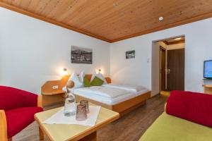Postel nebo postele na pokoji v ubytování Pension Schusterkrämer + 37 fotografií