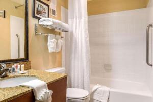 Bilik mandi di Comfort Inn Escondido San Diego North County +85 gambar