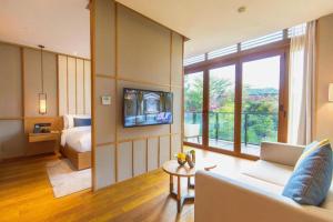 TV a/nebo společenská místnost v ubytování The Mulian Urban Resort Hotels Huadu