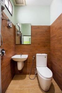 a bathroom with a toilet and a sink at OYO 75314 Mountain Beach in Prachuap Khiri Khan +69 photos