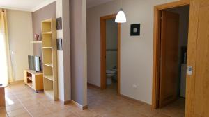 Telewizja i/lub zestaw kina domowego w obiekcie Apartamentos Sotavento - Playa La Tejita - El Médano