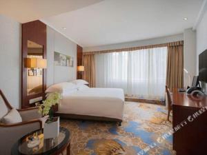 Postel nebo postele na pokoji v ubytování Xiamen Airlines Quanzhou Hotel + 37 fotografií