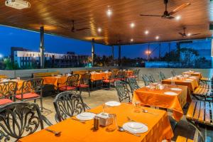 Restaurace v ubytování Treebo Premium Grand Emerald