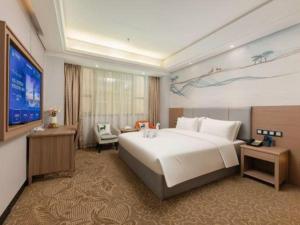 a hotel room with a large bed and a television at Tong Da International Hotel in Zhangjiajie +236 photos