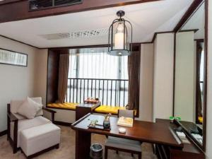 a room with a desk and a chair and a window at Yitel Collection Chengdu Kuanzhai Alley Chutian Junlin in Chengdu