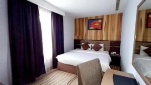 Postel nebo postele na pokoji v ubytování D Maleo Hotel Makassar + 60 fotografií
