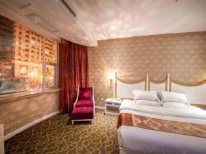 Una cama o camas en una habitación de Guiin Homing Hotel