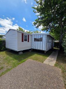 Budova, kde se kemp nachází + 6 fotografií