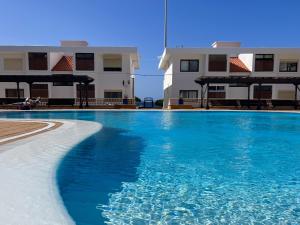 The swimming pool at or close to Vera Mar 5A Primera linea con Piscina y Parking