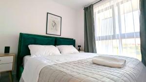 Ένα ή περισσότερα κρεβάτια σε δωμάτιο στο Cherry Apartment +11 φωτογραφίες