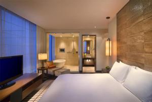 Voodi või voodid majutusasutuse Grand Hyatt Macau toas