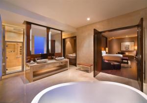 Voodi või voodid majutusasutuse Grand Hyatt Macau toas