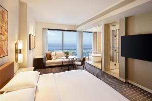 Voodi või voodid majutusasutuse Grand Hyatt Macau toas