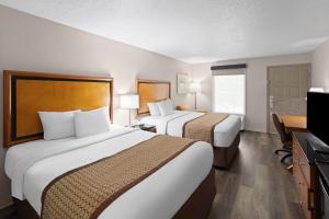 Un ou plusieurs lits dans un hébergement de l'établissement Baymont by Wyndham Knoxville I-75