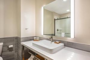 Ένα μπάνιο στο Radisson Hotel Pendleton Airport