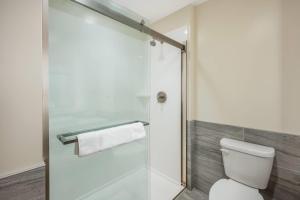 Ένα μπάνιο στο Radisson Hotel Pendleton Airport