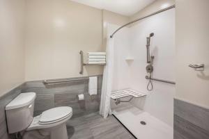 Ένα μπάνιο στο Radisson Hotel Pendleton Airport