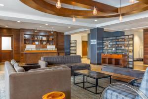 Posezení v ubytování Radisson Hotel Detroit Metro Airport