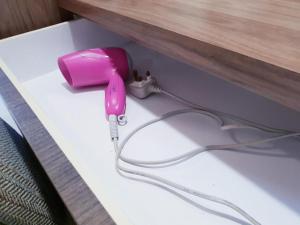 a pink phone sitting on top of a desk at Champcity Hotel Sdn Bhd in Kuantan