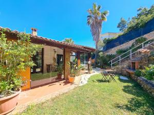 Casa con jardín y patio en Villetta Chia, en Chia