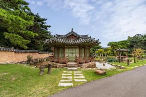 Aed väljaspool majutusasutust Rakkojae Hahoe Hanok Hotel
