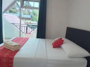 Giường trong phòng chung tại OYO HOME 90688 Kundasang Mount Garden