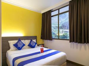 Postel nebo postele na pokoji v ubytování OYO 229 Parkland Hotel