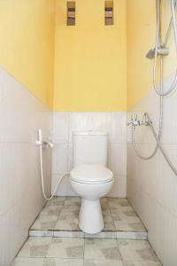 a bathroom with a toilet and a shower at Hotel O Udan Mas Guesthouse& Gallery in Mendut
