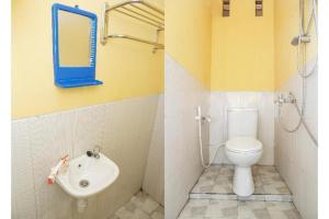 a bathroom with a sink and a toilet and a mirror at Hotel O Udan Mas Guesthouse& Gallery in Mendut +49 photos