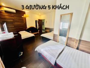 Giường trong phòng chung tại RUBY HOTEL