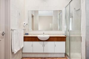 Koupelna v ubytování Quality Hotel Bayswater