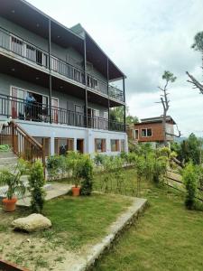 Zahrada ubytování Pine Country Resort + 17 fotografií