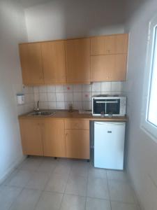 A kitchen or kitchenette at Cathrin Beach Apartments