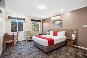 Postel nebo postele na pokoji v ubytování Quality Hotel Bayswater