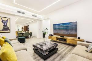 Khu vực ghế ngồi tại FIRST CLASS Villa Quiet Class in the Meadows